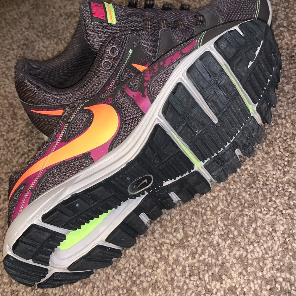 Nikes. Size 6.5. - Picture 5 of 5
